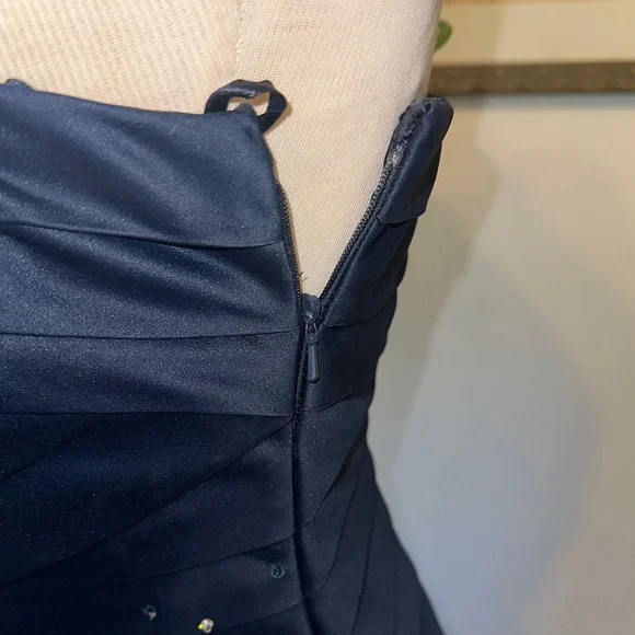 YSA MAKINO Elegant Navy Strapless Beaded Evening Gown Size 4/6 - Picture 9 of 16